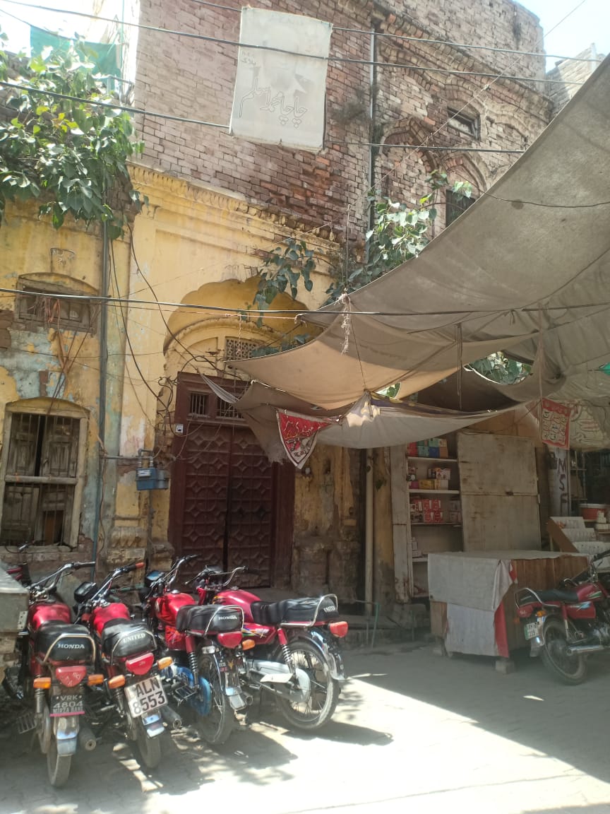 8 marla house for sale in model town lahore front